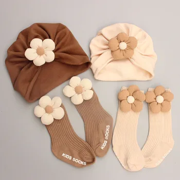 Аксессуары для младенцев 0-12 м, милый цветок, осень-зима, хлопковая теплая шапка для новорожденных, носки для девочек Bebe, комплект из двух предметов 2