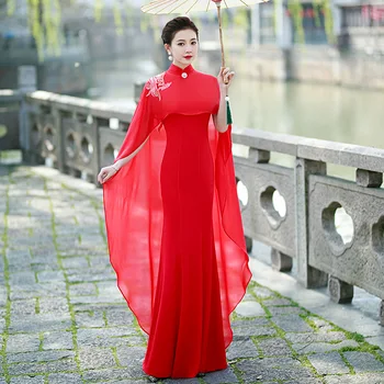 Китайские новогодние платья Красный Чонсам Улучшенное Ципао с длинной шалью Женские платья Показ мод Cheongsams Однотонные платья 17